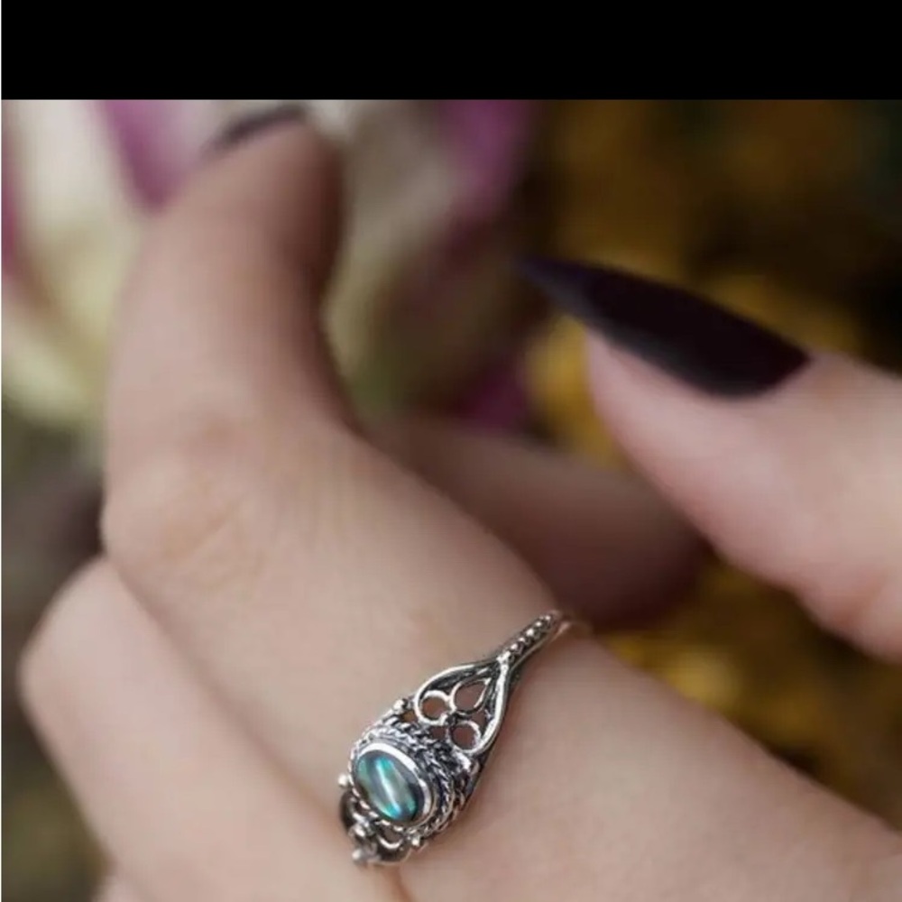 Vintage Ring Inlaid Colorful Shell Symbol Of Beauty And Elegance